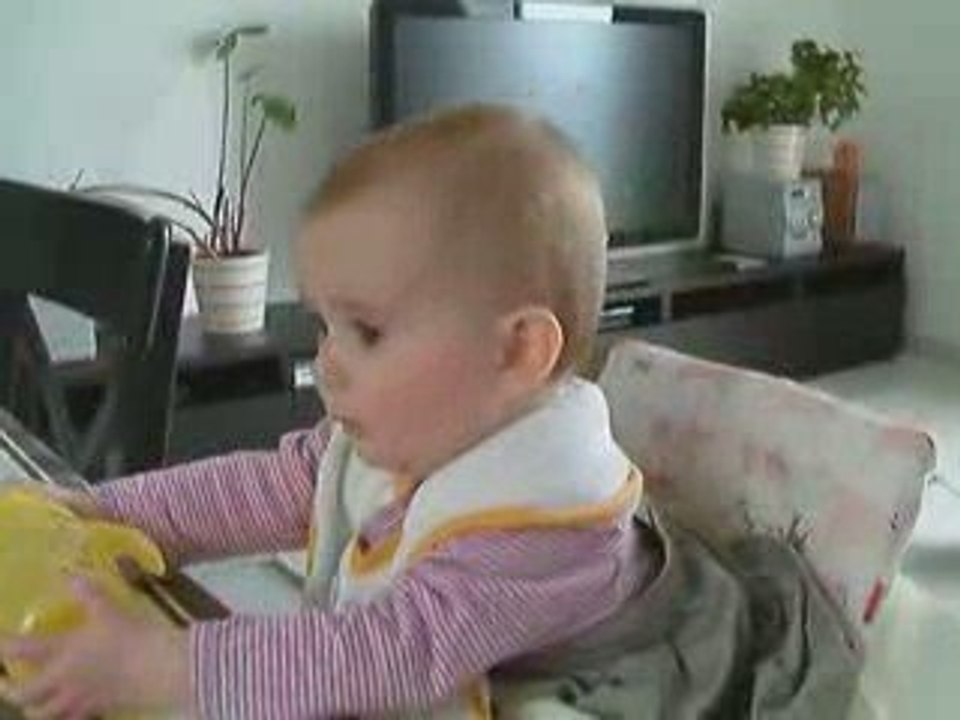 Petite Louise chante