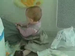 Petite Louise fait des bêtises