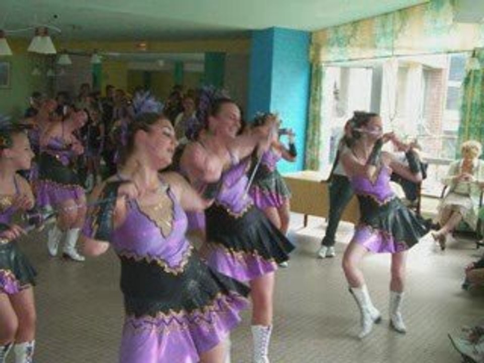 Les Natalys de La bassée à la cavalcade.