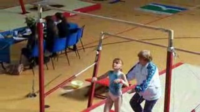 Mallaury aux barres compétition régional St Brieuc 2009