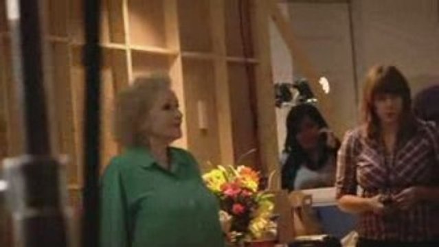 Betty White puts Ryan Reynolds in his place