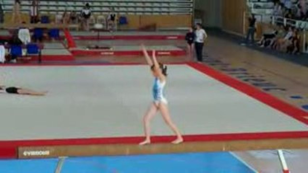 Mallaury à la poutre régionale individuelle St Brieuc 2009