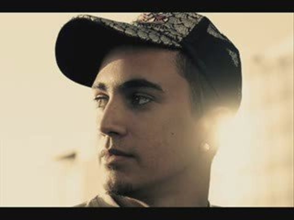 SECRO STAR - DANS MA MÉMOIRE (WWW.SECRO-MUSIC.SKYROCK.COM)