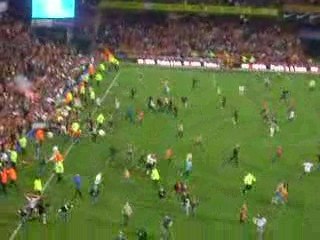 Lens Boulogne Envahissement de la pelouse