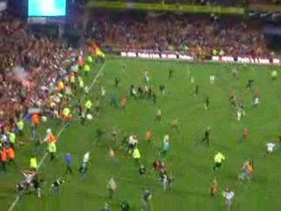 Lens Boulogne Envahissement de la pelouse