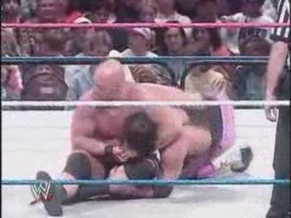 Bret Hart vs. Steve Austin, WWE in South Africa, Part 1.