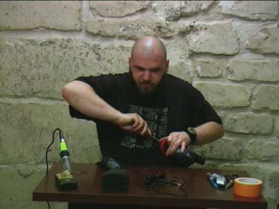 LaGrotteDuBarbu S01E15 - casque anti-bruit qui fait du bruit