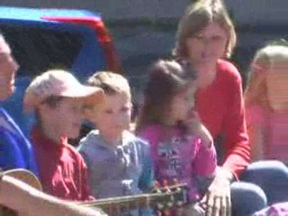 Lalanne fait chanter les enfants et les grands