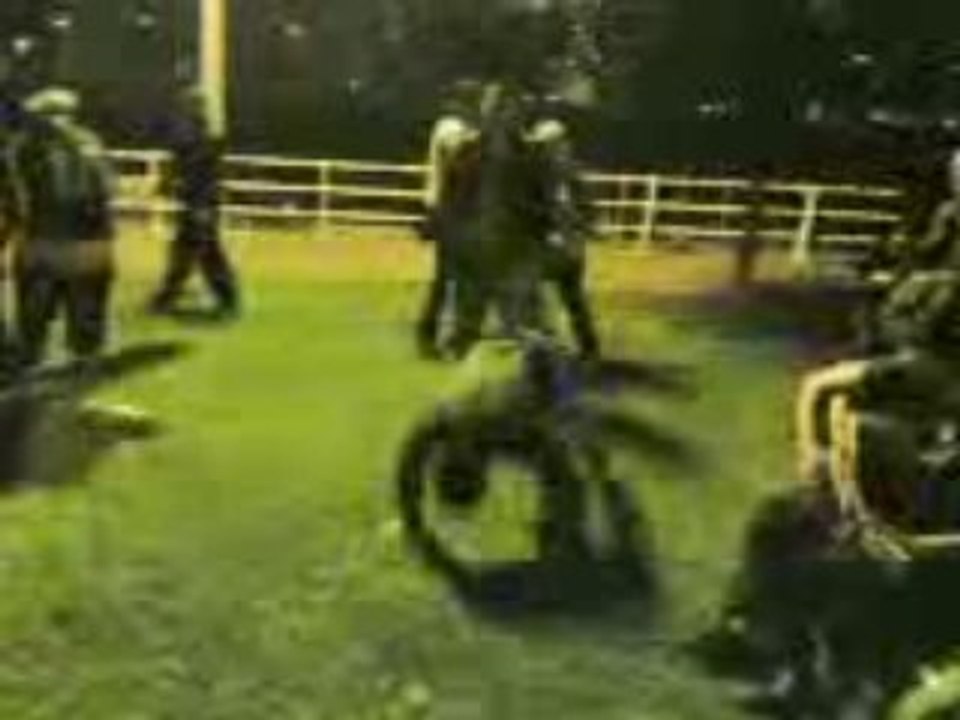 ali avec sa bande  lol