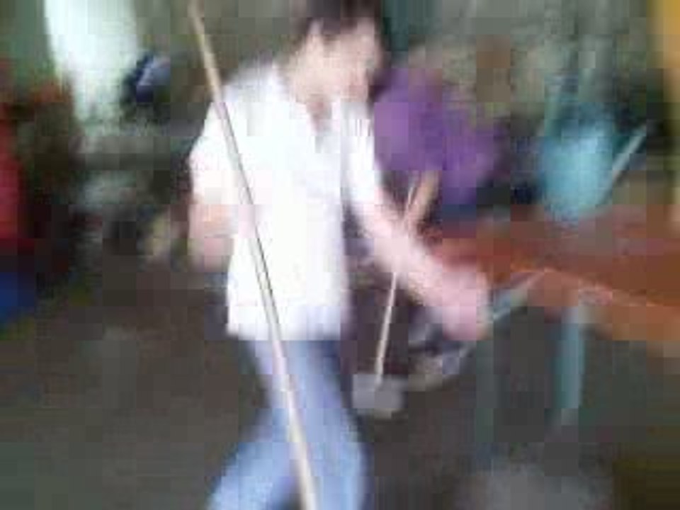 Lendemain de la soirée de l'anniv à Louis : Le ménage...