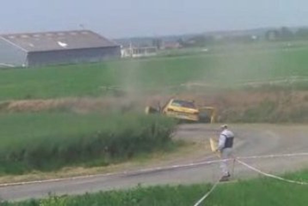 sortie de route n 20 au rallye de mezidon 2009