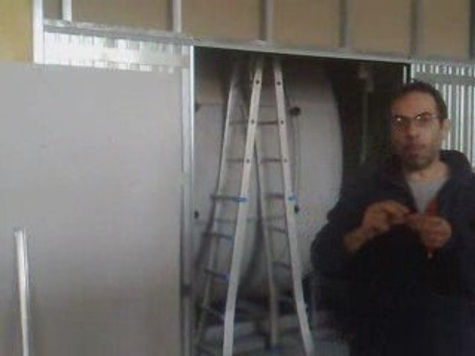 Montaggio di una porta a scrigno nel cartongesso