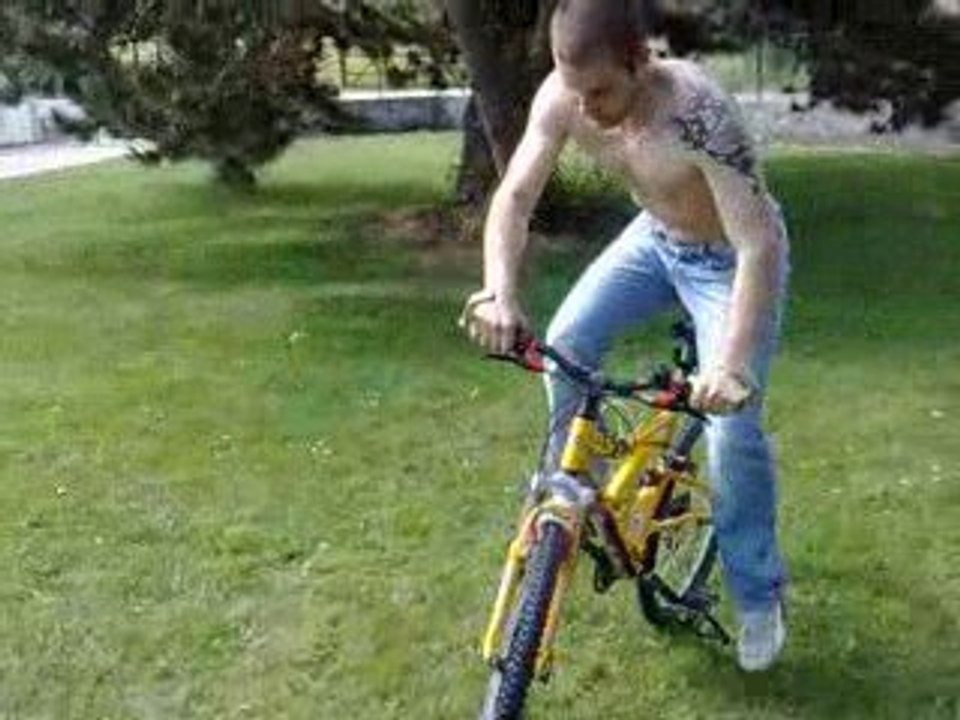 Julien sur son velo