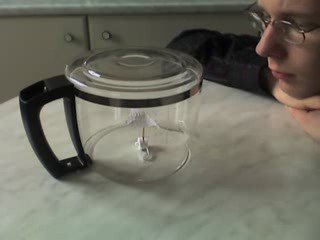 Télékinésie sans les mains... et sous cloche