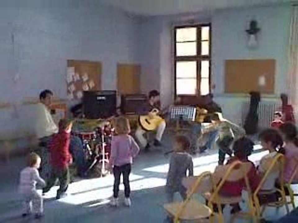 LLIRE écoute du JAZZ à l'école CALAS-DUPONT