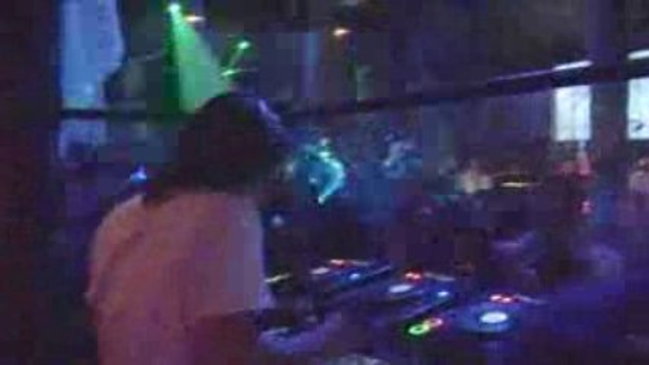 REPORTAGE LIFE IS A PARTY "BOB SINCLAR AU NETWORK CAFÉ A LIL