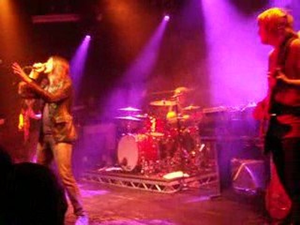 Kasabian - Underdog 25.05.09 Trabendo