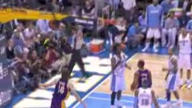 Pau Gasol goes baseline and gets the reverse layup to go in