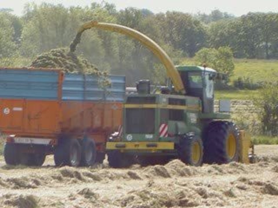 L'ensilage d'herbe 2009 par vidéoagri50 pour fendt-du-50