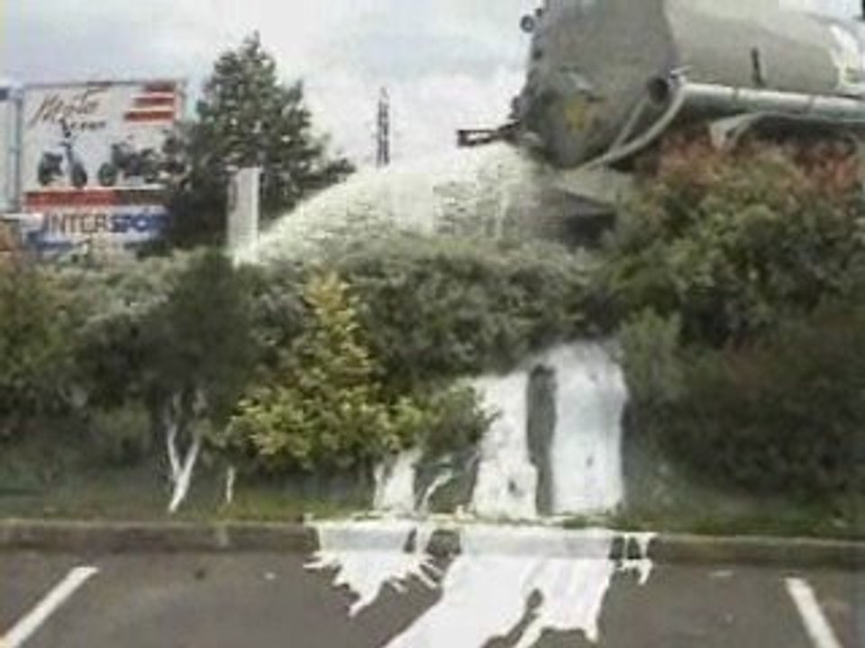 Action des producteurs de lait devant le Leclerc de Dinan