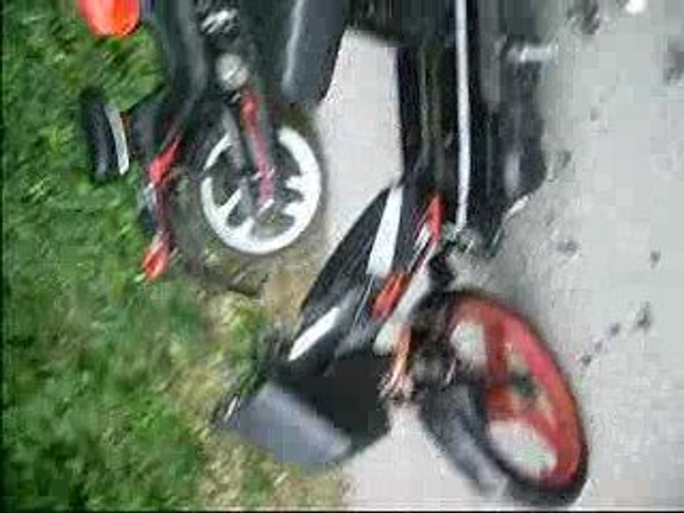 Peugeot 103 avec un pot Gianelli (caméra embarquée)