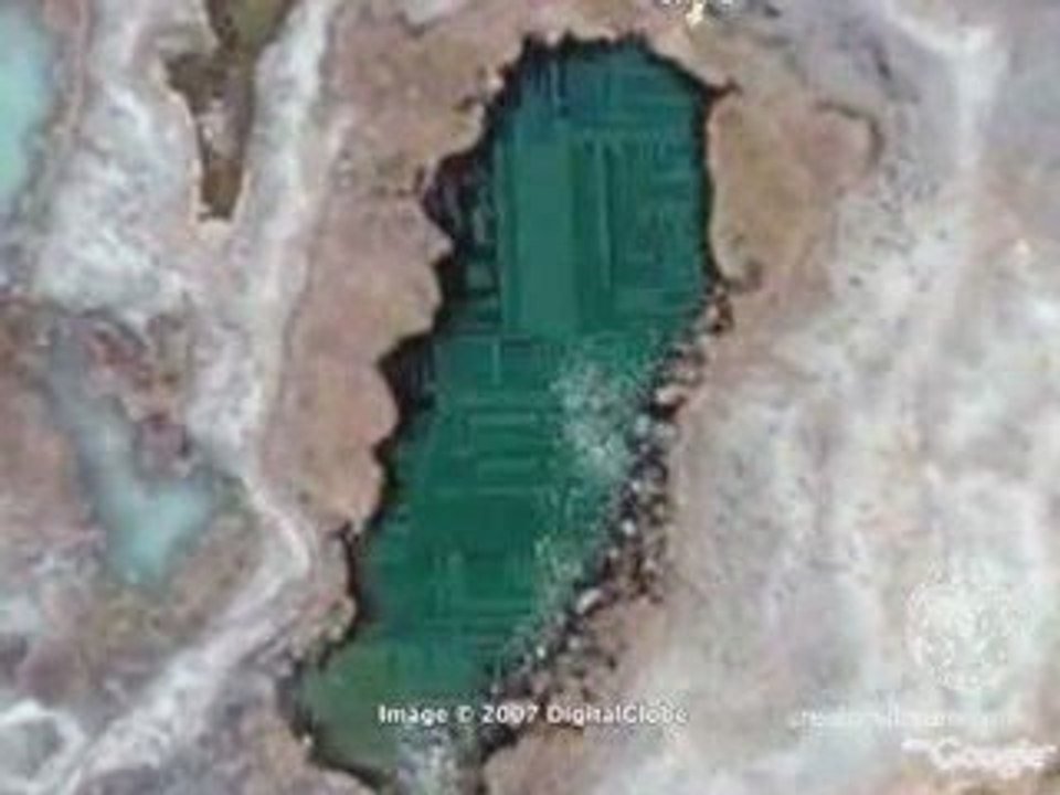 Anomalies sous-marines dans des lacs au Perou