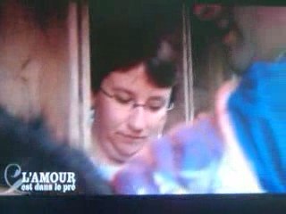 Tentative  d'approche de Julien  envers Nathalie?