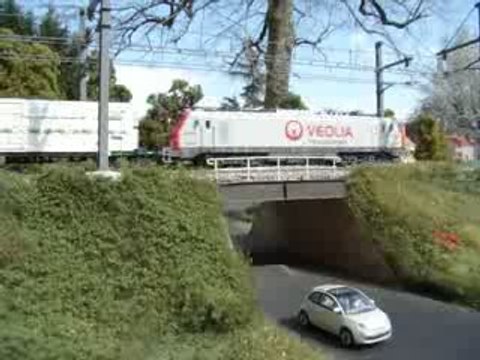 Croisement de trains fret à St Vivien part 1