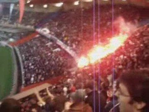 PSG TIFOS CRAKAGE FUMI ...BIENVENUE AU PARC DES PRINCES