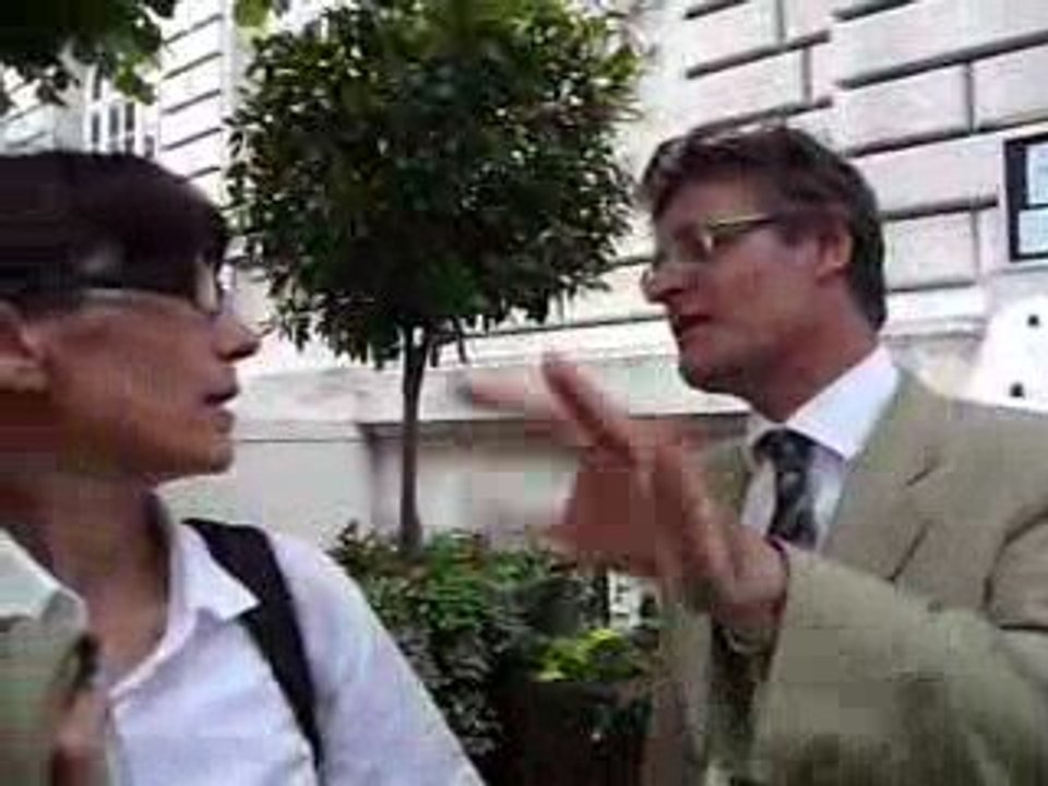 THIERRY DAVID : SORTIE DU CONSEIL MUNICIPAL A LEVALLOIS