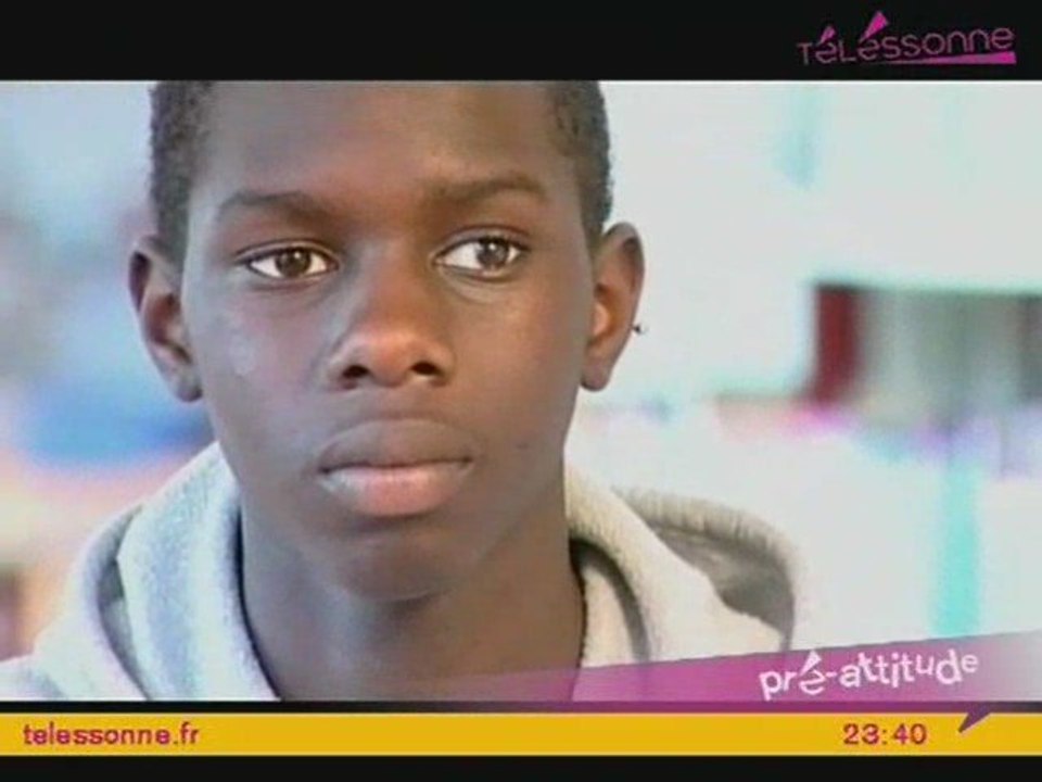 L'actu vu par les ados: Un professeur poignardé par un élève