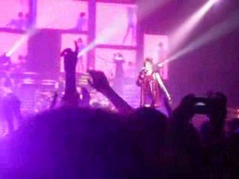 Mylene Farmer Appelle mon numéro Live Zenith Nantes  24 mai