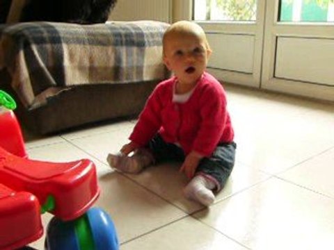 camille cherche la position du 4 pattes !