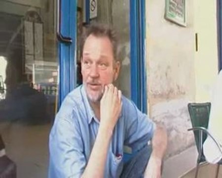 Street bench-petit debat en terrasse de l esperance