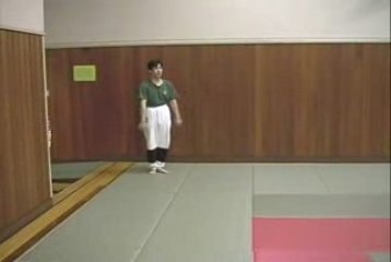 伸身バク宙