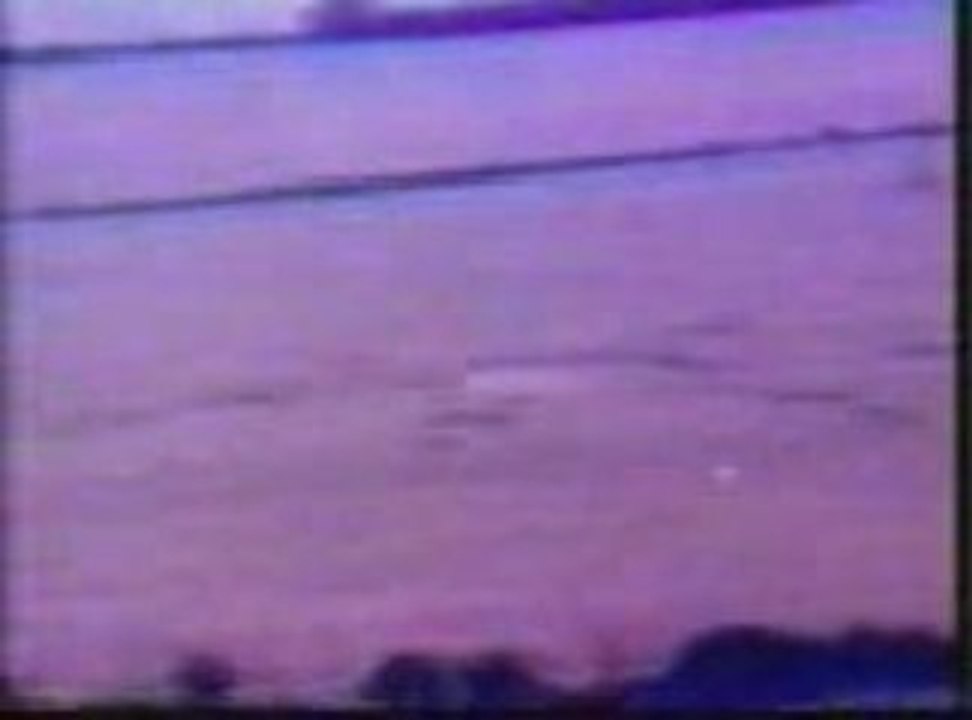 2 ovni  montre ce qui ressemble à la création crop circle