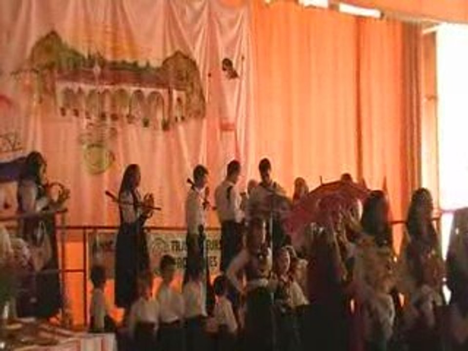 Dancas E Cantares Do Minho Paris 11