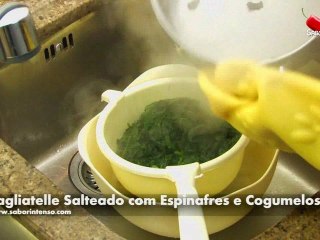 Tagliatelle Salteado com Espinafres e Cogumelos