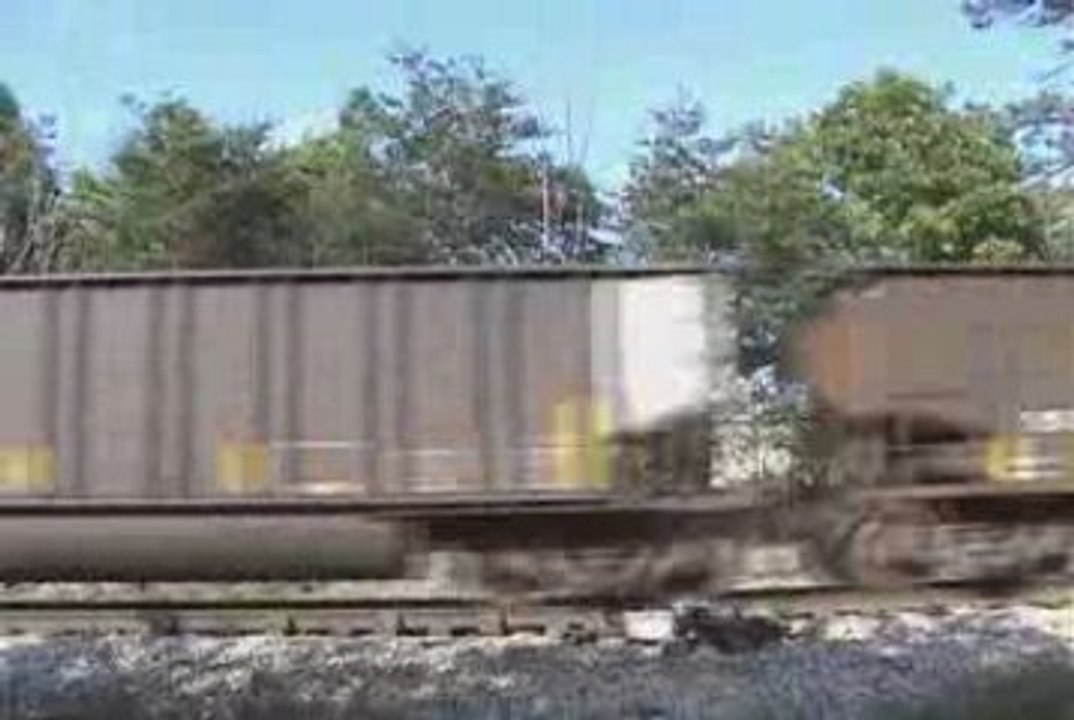 CSXT empty hoppers