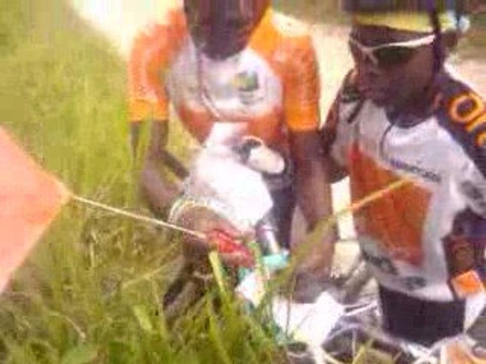 Course d'orientation equipe orange