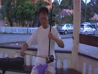 ZHENG FONG, MUSICIEN CHINOIS A CAYENNE