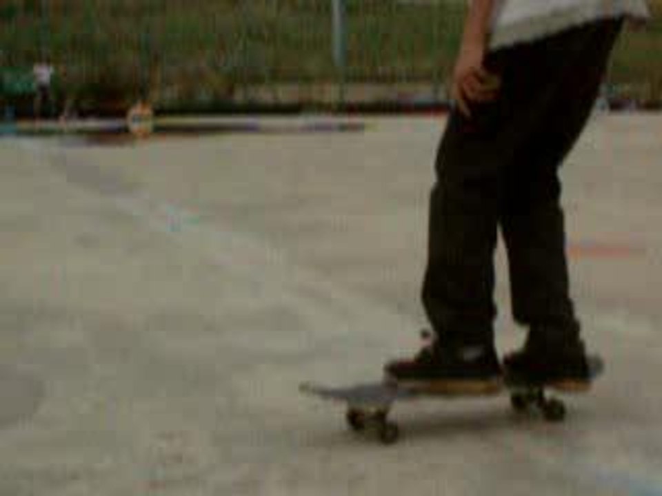 heelflip back