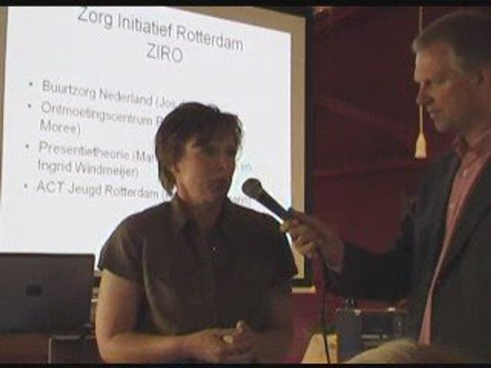 Anne Reijs tijdens presentatie Mensenzorg