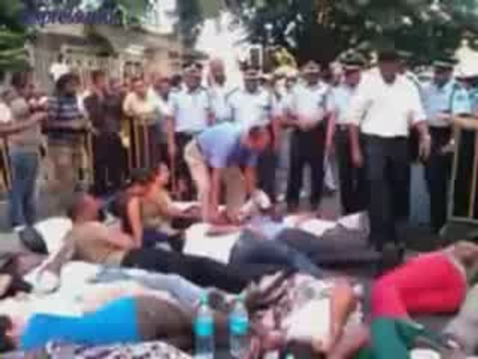 Arrestation des grevistes et de Harish Boodhoo.