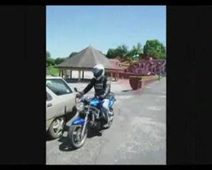 Les motards se jettent à l'eau !!!