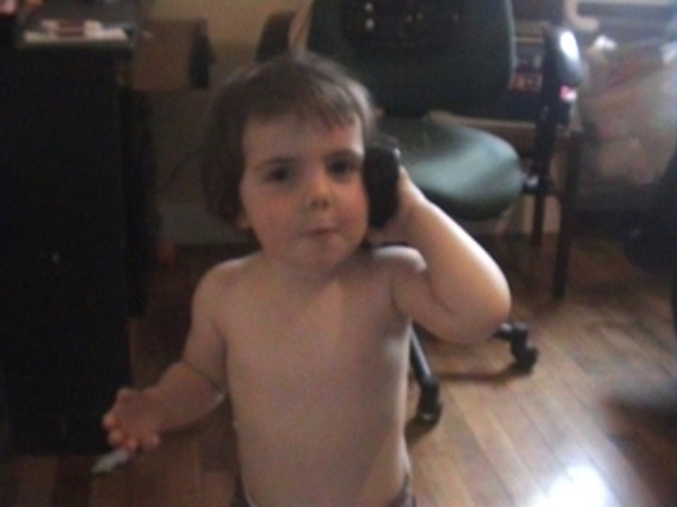 Lou au téléphone