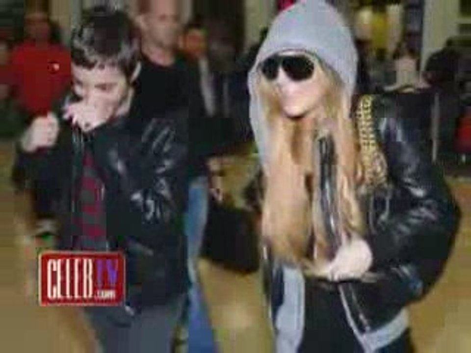 Lindsay Lohan & Lesbian Girlfriend Samantha Ronson Kiss on