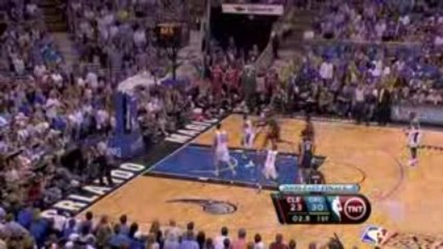 LeBron misses the three-pointer at the end of the first quar