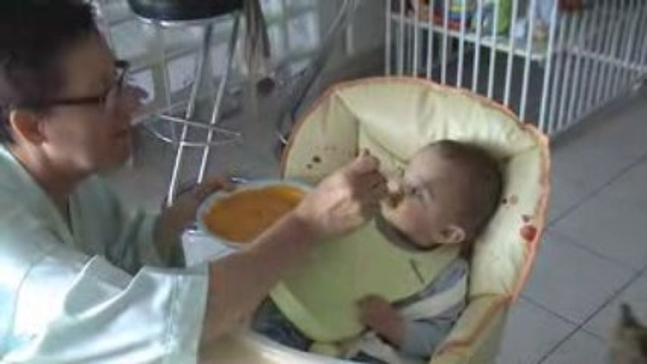 Mamie donne la purée