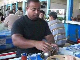 AGADIR Les restos de poissons sur le port